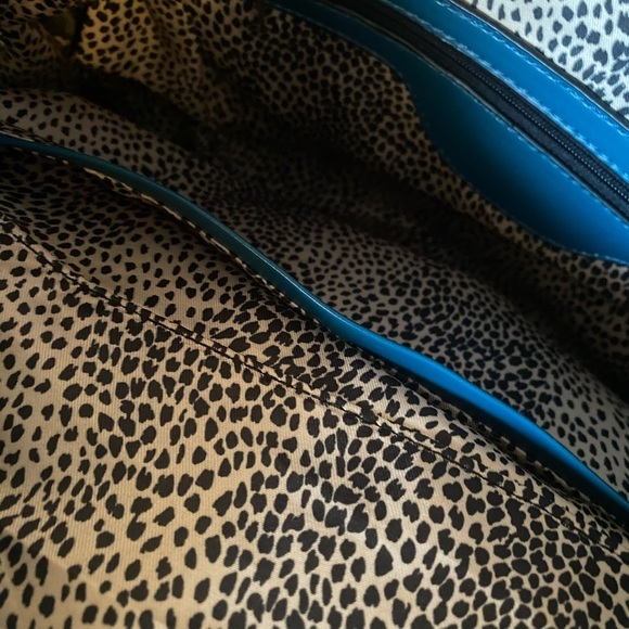 NWT‎ Isabelle PETA approved vegan faux leather purse. - Picture 6 of 7